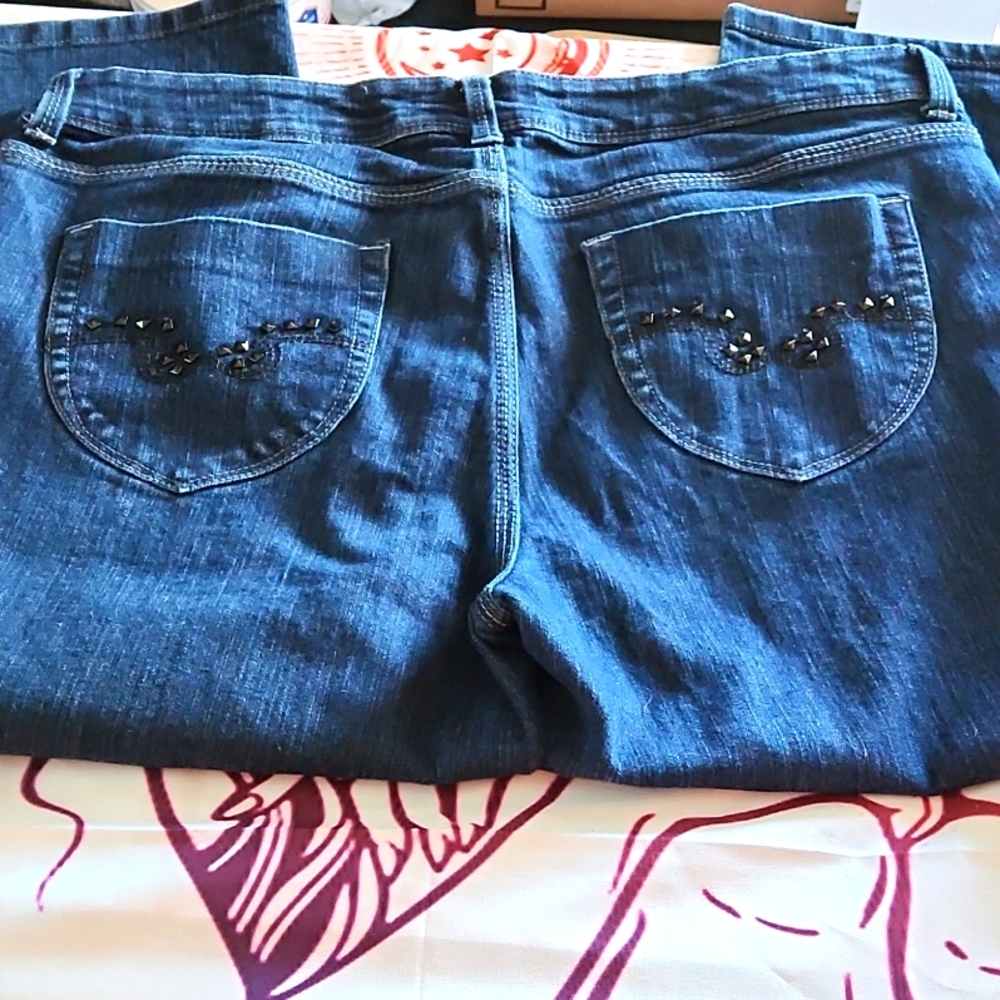 Jordache Cropped *Sz 14*Jeans worn 1 time. *Excellent Condition* Med Rise - Picture 7 of 10